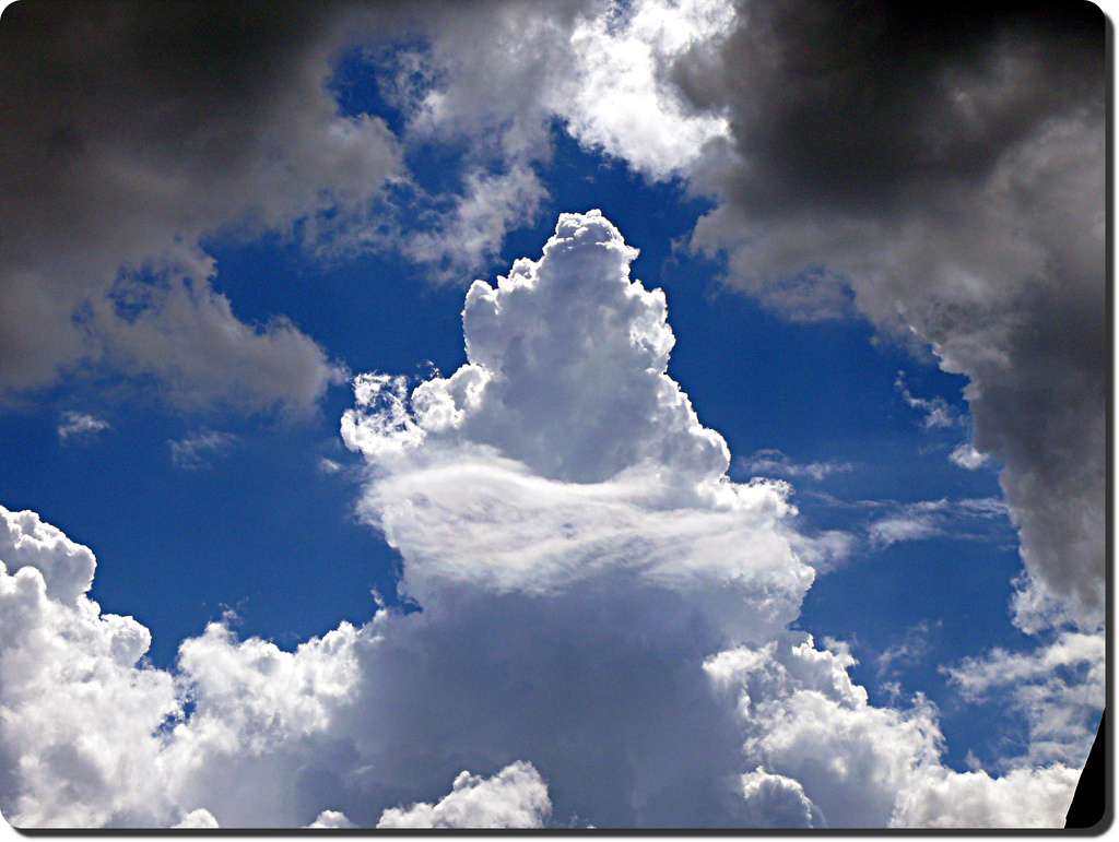 Le plus gros des nuages est le cumulonimbus. Il pèse plus 