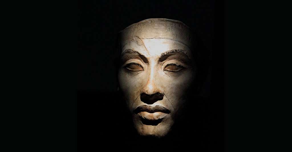 Résultat de recherche d'images pour "akhenaton pharaon d'egypte"