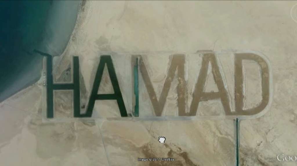 Le milliardaire Hamad ben Hamdan al Nahyan, membre de la famille royale d’Abu Dhabi, a fait écrire son nom sur un vaste banc de sable au bord du golfe Persique. © Google Earth