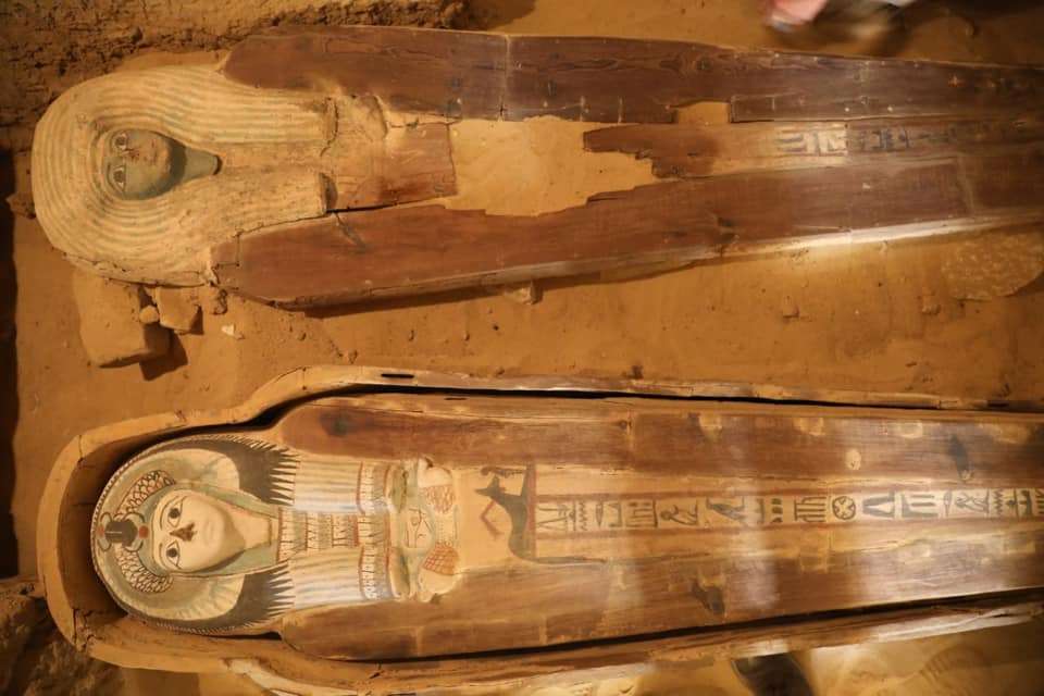 Le tombeau contenait également des sarcophages en bois colorés datant de la Basse époque égyptienne. © Egyptian Ministry of Antiquities