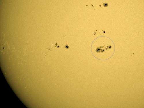 En avril 2014, le satellite SDO (Sun Dynamics Observatory) de la Nasa a repéré une tache solaire, baptisée AR2036, dont la taille vaut trois à quatre fois celle de la Terre. © Nasa, SDO