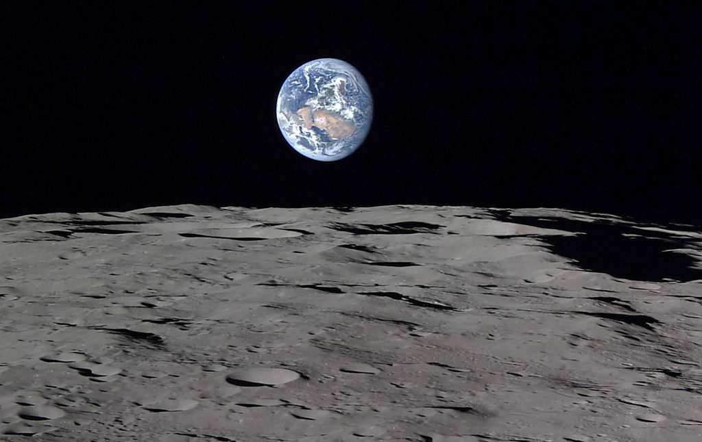 Elysium propose également à ses clients d’envoyer des cendres de défunts sur la Lune avec des vols organisés par Astrobotic Technology. Il en coûtera moins de 10.000 dollars (environ 8.900 euros). © Jaxa, NHK