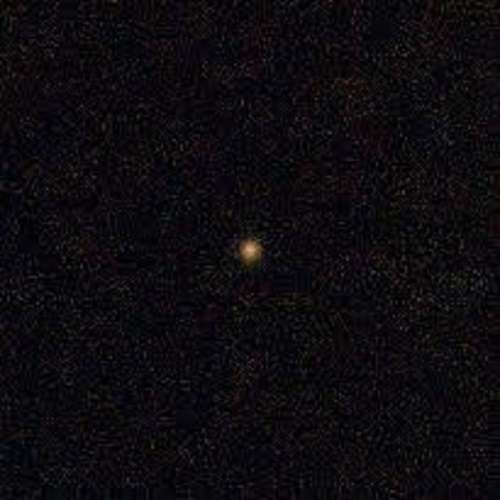Image composite de ʻOumuamua prise le 27 octobre 2017 avec le télescope Gemini South. Ce portrait combine 192 images dans le visible et le proche infrarouge. Les astronomes ont remarqué que sa couleur est similaire à celle de Japet, une lune de Saturne. © Gemini Observatory, AURA, NSF
