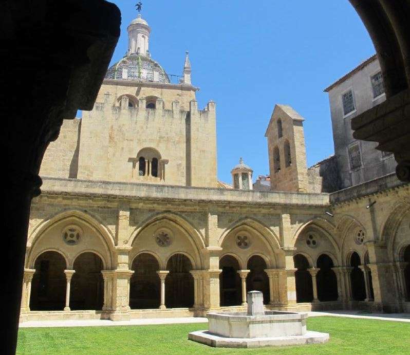 La cathédrale Velha de Coimbra, au Portugal, est la seule église romane à être restée intacte depuis l’époque de la Reconquête. © João Trovão