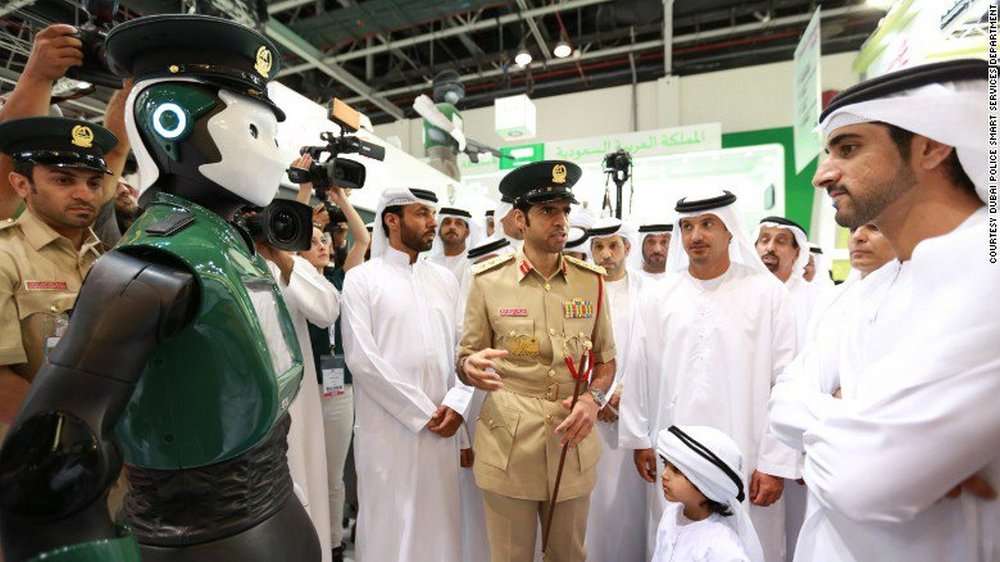 Robot policier : le premier Robocop commence à patrouiller à Dubaï dans News de6d4d9251_107376_dubai-robocop2