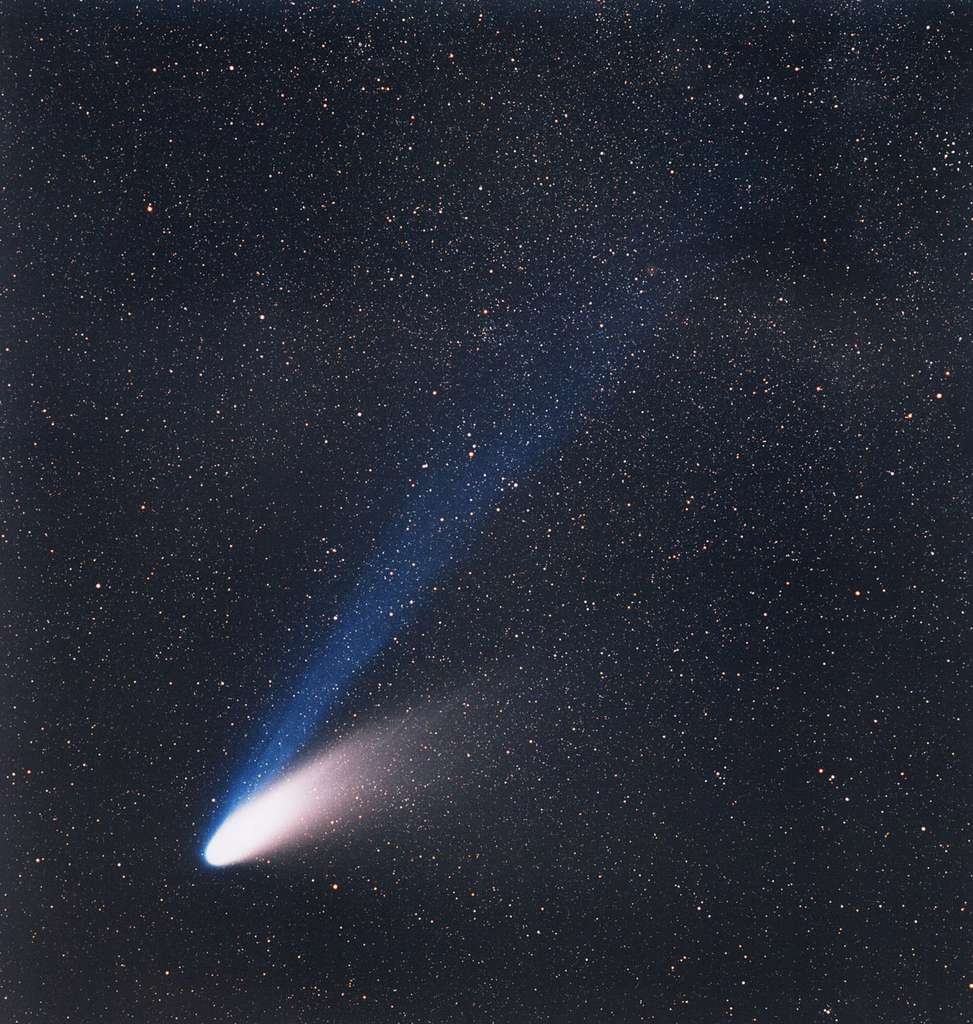 La comète C/1995 O1 Hale-Bopp, le 14 mars 1997. Venue des profondeurs du Système solaire, cette comète à longue période était visible à l’œil nu à la fin de l’hiver de 1997. Elle ne reviendra que dans plus de 2.500 ans. © ESO, E. Slawik