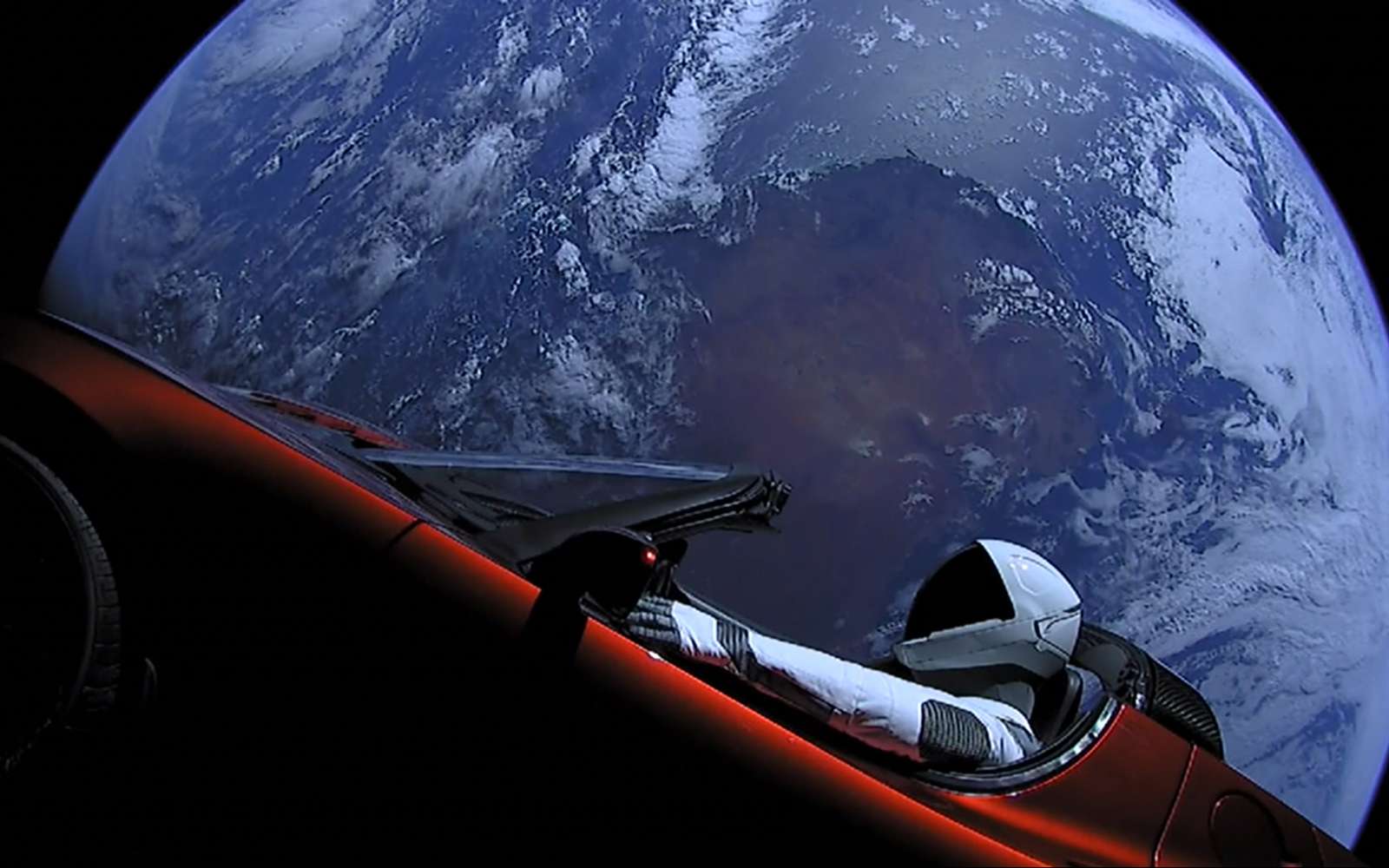 Mars : le Tesla d'Elon Musk pourrait revenir sur Terre